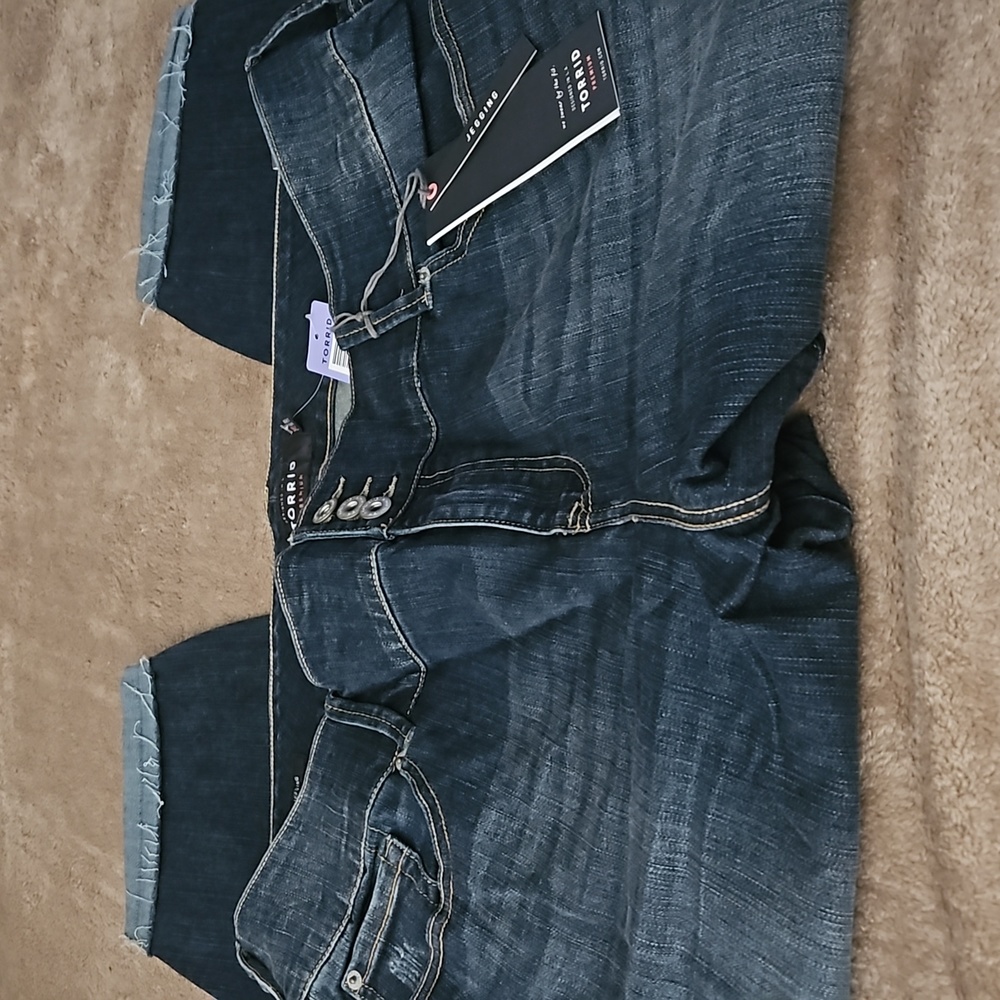 Torrid Premium Women Blue Denim Flat Front Distressed Raw Hem Capri Pants